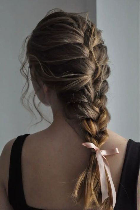 Top French Braid Hairstyles 2024 – Stylish, Easy Looks for Modern Women Loose French Braids, Hairstyles 2024, French Braid Hairstyles, Work Hairstyles, French Hair, Hair Up Styles, Braid Hairstyles, Modern Women, French Braid