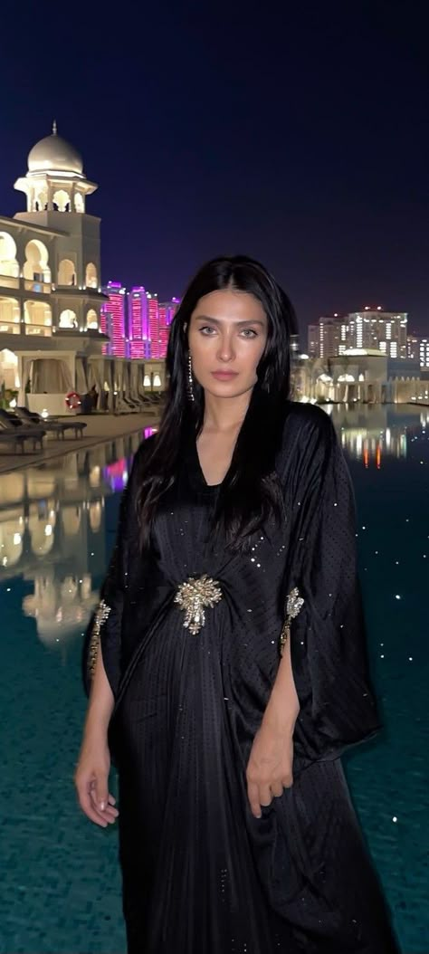 Ayeza Khan Black Dress, Kd Outfits, Ayeza Khan Dresses, Post Wedding Outfit, Aiza Khan, Pakistan Dress, Dresses Hairstyles, Shadi Dresses, Unique Gold Jewelry Designs