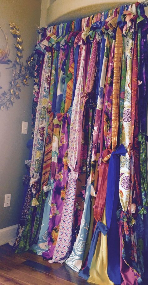 Fabric Strip Curtains, Boho Chic Apartment Decor, Boho Chic Apartment, Door Curtains Diy, Rag Curtains, Scarf Curtains, Ribbon Curtain, Hippie Curtains, Chic Apartment Decor