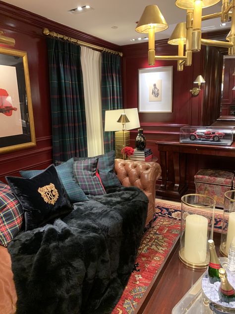 Ralph Lauren Americana Home, Mixed Plaid Christmas Decor, Vintage Ralph Lauren Aesthetic Home, Tartan Room Decor, English Gentleman’s Club Decor, Ralph Lauren Decor, Ralph Lauren Bedroom English Country Tartan Plaid, Ralph Lauren Home Living Room English, Ralph Lauren Christmas Decor