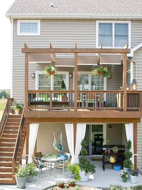 What an amazing space! Get more outdoor decorating ideas here: http://www.bhg.com/home-improvement/porch/outdoor-rooms/outdoor-room-decor/ Second Story Deck Ideas, Terrasse Med Tak, Outdoor Room Decor, Design Per Patio, Second Story Deck, Asma Kat, Pool Outdoor, Small Deck, Ideas Backyard