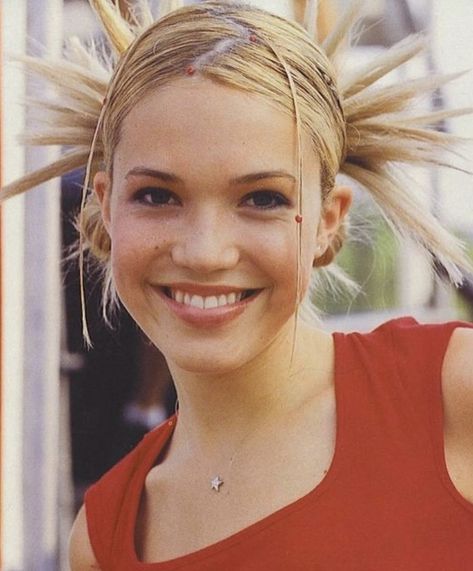 Worst Hairstyles, 2000s Hair, 2000s Hairstyles, 90s Grunge Hair, Hairstyle For Men, Y2k Hairstyles, Fashion Hairstyles, Mandy Moore, 90s Hairstyles