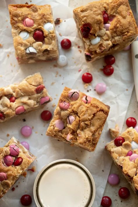 Valentines Blondies, Valentine Blondies, Valentines Chocolates, Valentine Chocolate, Valentines Day Cookies, Cookie Party, Chocolate Hearts, White Chocolate Chips, Sweet Stuff