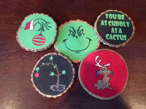 Diy Wood Slice Projects, Wood Slice Projects, Wood Slice Ornaments, Disney Christmas Decorations, Grinch Christmas Party, Grinch Christmas Decorations, Grinch Ornaments, Tree Slices, Painted Christmas Ornaments