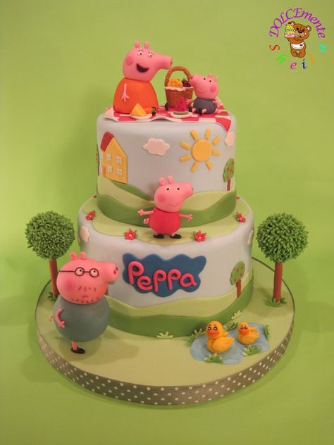 I am Peppa Pig! - by DOLCEmenteSheila @ CakesDecor.com - cake decorating website Tortas Peppa Pig, Bolo Da Peppa Pig, Greta Gris, Peppa Pig Birthday Cake, Pig Birthday Cakes, Pig Birthday Party, Chocolate Mud Cake, Peppa Pig Cake, Peppa Pig Birthday Party