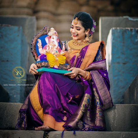 Ganapati Photo Shoot, Ganpati Model Shoot, Ganesh Chaturthi Look For Women, Ganpati Shoot With Girl, Ganpati Photoshoot For Women, Ganpati Bappa Photo Shoot Pose, Ganpati Photo Shoot Ideas, Marati Sarees Look, Marathi Look Photoshoot Poses