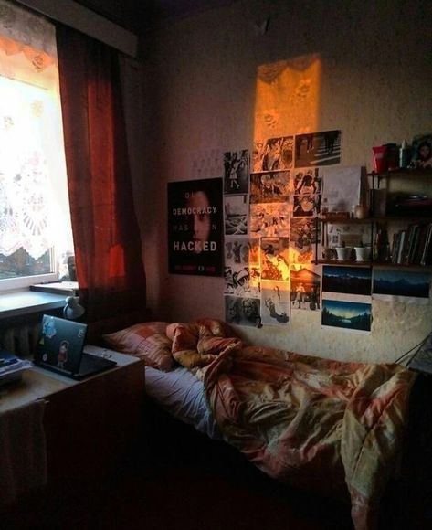 Dark Academia Room Ideas, Dark Academia Room, Academia Room, Dream House Aesthetic, Bedroom Setup, Grunge Room, Apartment Aesthetic, Dream Room Inspiration, Cozy Interior