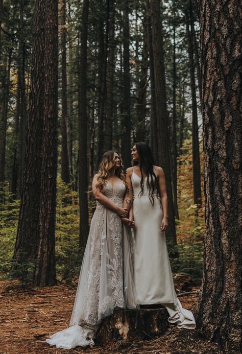 Beautiful intimate lesbian elopement Lesbian Enchanted Forest Wedding, Lesbian Forest Elopement, Lesbian Mountain Wedding, Wedding Lesbian Ideas, Elopement Poses, Lesbian Elopement, Wilderness Wedding, Lesbian Wedding Photography, Wlw Wedding