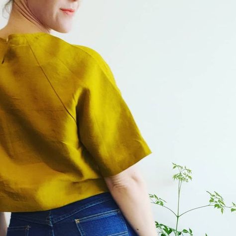 lorettaanneb on Instagram: "So here's my pattern test of the #agatatop by @clothecreative @sew_clothe. 💛💛 Pattern: This boxy Raglan sleeve top is the #tntpattern the sewing community needs. Can be made in a woven or a knit and has a cute patch pocket that can be added too. I made size C. No mods. Fabric: @wearethefabricstore Chartreuse Linen (please bring this colour back!) 💛💛 A be gorgeous pattern Ela! Can't wait for the official release!! 💛💛 Now to make the T-shirt...." Linen Top Sewing Pattern, Raglan Sleeve Top, Cute Patches, Top Sewing Pattern, Linen Top, Raglan Sleeve, Patch Pocket, Sewing Patterns, Sleeve Top