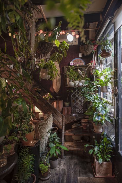 Nomad Coffee Barcelona, Cafe In Barcelona, Barcelona Restaurant Aesthetic, Barcelona Coffee Shop, Barcelona Experiences, Magical Cafe, Cute Cafe Aesthetic, Barcelona Vibes, Barcelona Cafe