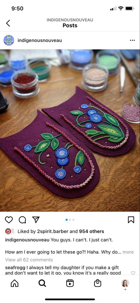 Moccasin Beading Pattern Design, Metis Beading Patterns, Moccasin Vamp Beading Patterns, Beaded Mittens Native, Moccasin Beading Pattern, Beaded Blueberries, Moccasin Beading, Haudenosaunee Art, Beaded Moccasins Pattern