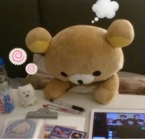 Rilakkuma Plushie, Cute Teddy, 背景 シンプル, Silly Images, Cute Little Things, Rilakkuma, Cute Plush, Cute Characters, الرسومات اللطيفة