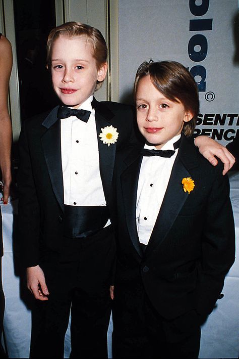 Macaulay Culkin with his younger brother Kieran Culkin Kimberly White, Nic Cage, Kevin Mccallister, Kieran Culkin, Kenny South Park, Child Star, Macaulay Culkin, Photo Bank, Becoming A Father