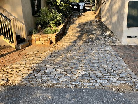 Cobble Driveway Ideas, Modern Cobblestone Driveway, Cobbled Patio, Cobble Driveway, Cobbled Driveway, Driveway Apron, Cobblestone Patio, Cobblestone Paving, Permeable Driveway