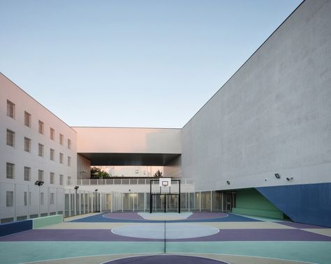 Minimum security prison made of steel has pastel-coloured sports court Sports Court, Metal Facade, Weathering Steel, Internal Courtyard, Wooden Buildings, Sport Court, French Architecture, Ground Floor Plan, Architecture Office