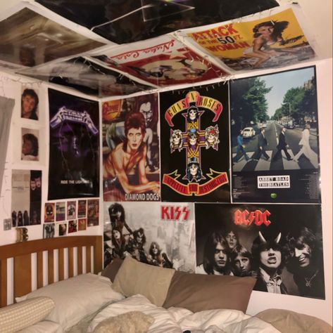 80s Rock Themed Bedroom, 90s Rock Bedroom, Metallica Room Decor, Rock Themed Bedroom, Metal Bedroom Ideas, Rock Star Bedroom, Rock N Roll Aesthetic Bedroom, 80s Rock Room, Rock Room Aesthetic