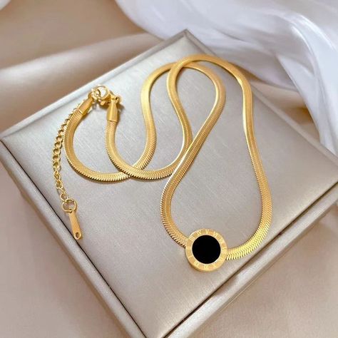 Roman clock pendant with snake chain www.lamaisondemode.com #trendingitems #trendingitem #lamaisondemode #pendant Clock Pendant, Roman Clock, Trendy Style Fashion, Chain With Pendant, Anniversary Necklace, Gold Chain With Pendant, Party Necklace, Round Necklace, Roman Numeral