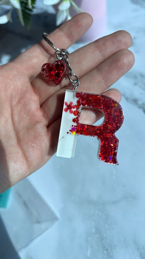 Letter Resin Keychain, Letter Resin, R Letter, Keychain Resin, Rose Flower Wallpaper, Resin Keychain, Diy Resin Art, Diy Resin, Letter R