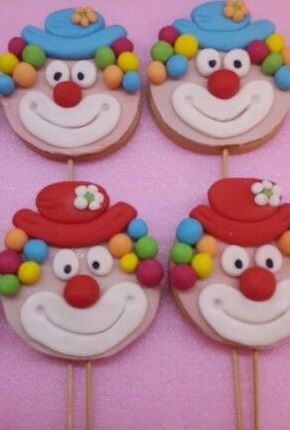 Clown Cookies, Circus Cupcakes, Carnival Cupcakes, Circus Cakes, Clown Cake, Circus Cookies, Circus Decorations, Clown Party, Teddy Bear Cakes