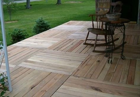 DIY pallets decks = stunning garden patio deck design :: www.finecraftguild.com Pallet Patio Decks, Pallet Porch, Diy Patio Ideas, Pallet Floors, Pallet Patio, Pallet Creations, Patio Diy, Pallet Outdoor, Pallet Garden