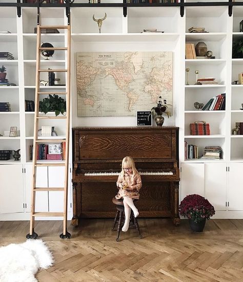 Piano Library Wall, Piano Built In Bookcase, Piano Room Ideas, Modern Lounge Rooms, Piano Living Rooms, Piano Wall, Neutral Bedroom Decor, Piano Room, Upright Piano