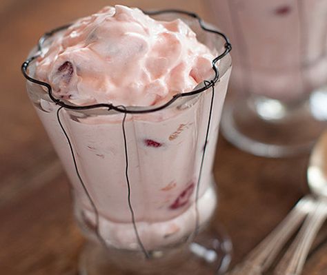 Frozen Cherry Recipes, Fluffy Salad, Dessert Salad Recipes, Super Easy Desserts, Condensed Milk Recipes, Canned Cherries, Cherry Desserts, Cherry Recipes, Eagle Brand