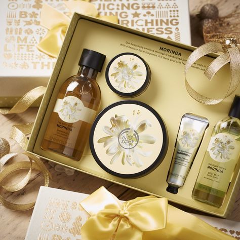 B2b Ads, Bath Set Gift, Cosmetic Gift Set, Brand Manager, Oriflame Beauty Products, Diy Beauty Treatments, Floral Scents, Holiday Beauty, Perfect Skin Care Routine