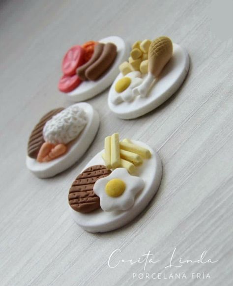 Cute Clay Food Easy, Mini Foods Clay Easy, Polymer Clay Crafts Food, Mini Food Clay Diy, Food Made Out Of Clay, Food Clay Ideas, Mini Food Clay, Small Things To Make Out Of Clay, Clay Food Easy