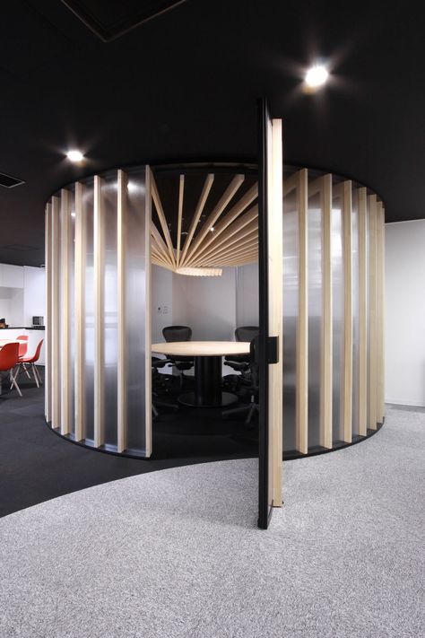 CDS Consulting’s New Tokyo Offices (Nice way to let light in, but still have privacy.) Conference Room Design, Office Meeting Room, Corporate Interiors, Office Meeting, Cool Office, Office Workspace, Architecture Office, Commercial Interior Design, Decoration Inspiration