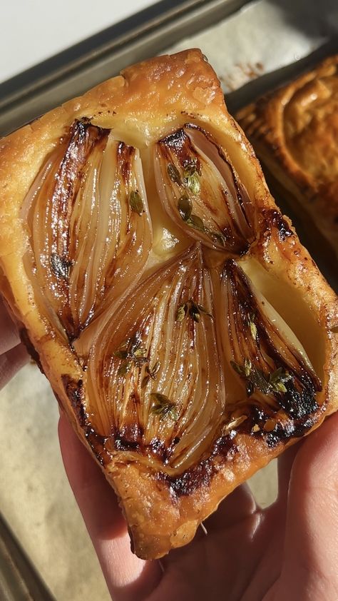 Shallot Tart Shallot Puff Pastry, Shallot Puff Pastry Tart, Vegan Puff Pastry Appetizers, Puff Pastry Recipes Savory Tart, Onion Tart Puff Pastry, Puff Pastry Tart Savory, Recipes With Shallots, Onion Puff Pastry Tart, Savoury Tart Recipes