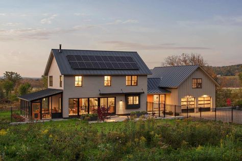 A Net Zero farmhouse rooted in the exquisite Vermont countryside Vermont Countryside, Green Mansion, Houses Styles, Eco Farm, Eco Friendly Interior, Barn Houses, Tin House, Zero Energy, Modern Mountain Home