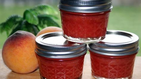 Strawberry Peach Jam, Recipes With Peaches, Canning Granny, Jelly Making, Freezing Strawberries, Peach Jam Recipe, Canning Jams, Canning Jam, Canning Ideas