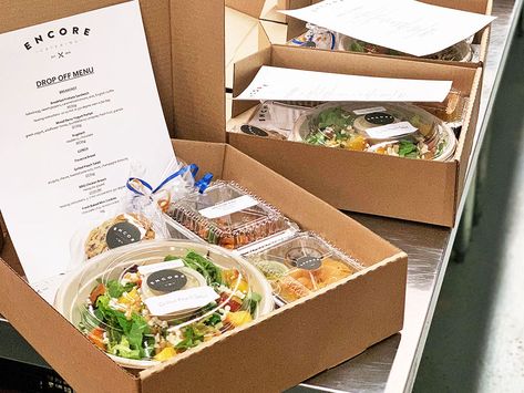 Box Lunch Ideas Catering Food, Boxed Lunch Catering, Healthy Takeaway, Olive Kitchen, Sandwich Packaging, Catering Design, Bbq Chicken Breast, Lunch Catering, Sandwich Box