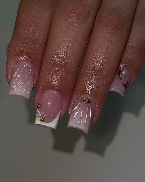 classy likke ting 😍✨ raspberry cream cheese, 045 gel x @vbeautypure #pinknails #whitenails #pinkandwhitenails #chromenails #taperedsquarenails #shortsquarenails #seashellnails #3dgel #3dgelnails #3dnailart #3dart #pearlnails #goldnails #blacknailtech #frenchnails #frenchtipnails #ombrenails #airbrushnails #taperedsquarenails #coffinnails #nailart #nailartist #handpaintednailart #tampanails #tampanailtech #813nails #813nailtech #clearwaternails #stpetenails #newportricheynails #vbeautypure Structure Gel Manicure, Moms Nails, Raspberry Cream Cheese, Seashell Nails, Concert Nails, Tapered Square Nails, Raspberry Cream, Airbrush Nails, New Nail Designs