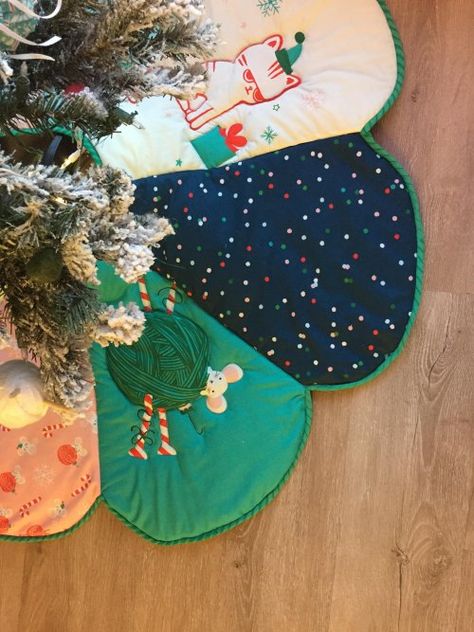 Sewing Tutorial for Modern Scalloped Christmas Tree Skirt Christmas Tree Skirts Patterns Free Easy, Sewing A Tree Skirt, Diy Tree Skirt Christmas, Sewing Tree Skirt, Quilted Tree Skirt Pattern Free, Scalloped Tree Skirt Pattern, Tree Skirt Sewing Pattern, Sewn Tree Skirt, Quilted Tree Skirt Pattern