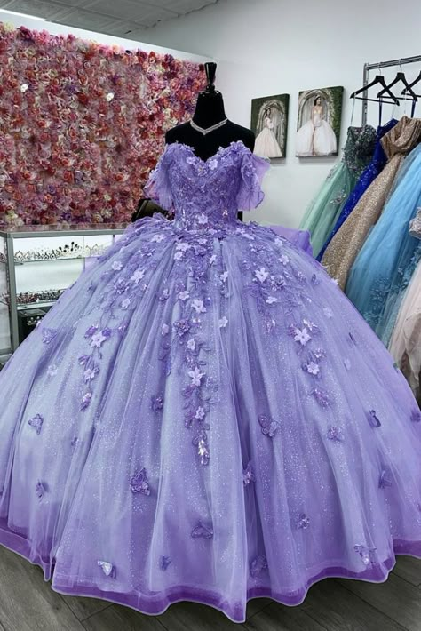 Lavender Quince Dress Lavender Quince Dress, Lavender Sweet 16 Dresses, Lavender Ball Gown, Poofy Prom Dresses, Dress With Butterflies, Purple Ball Gown, Quince Dresses Purple, Purple Quinceanera Dresses, Mexican Quinceanera Dresses