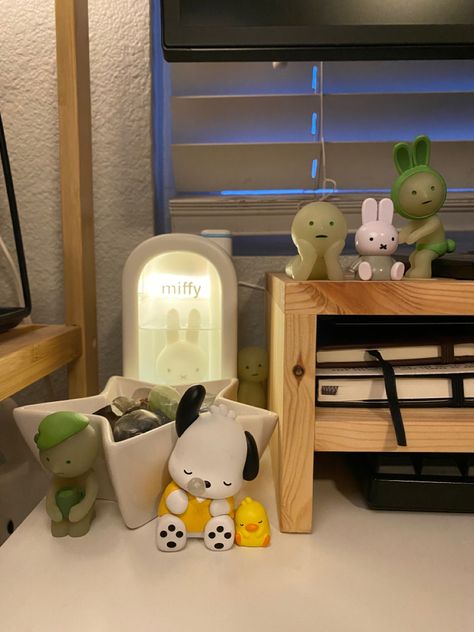 Smiski Figures Room, Pochacco Themed Room, Pochacco Room Ideas, Smiski Figures Display, Miffy Room Decor, Miffy Figures, Pochacco Room, Smiski Figures Aesthetic, Smiskis Figures