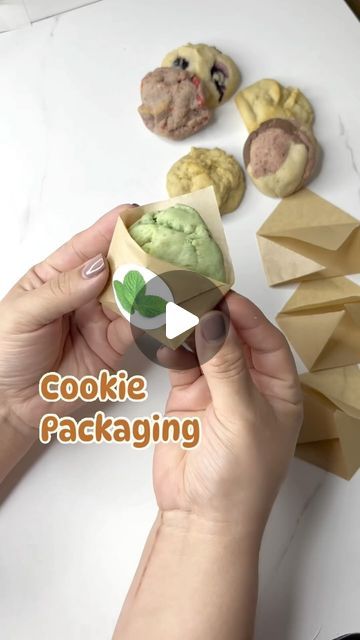 Erika Aguilar on Instagram: "In love with this cookie packaging for my mini cookies 🫶🏼🤗

Baked up my 6 ☀️SUMMER COOKIE FLAVORS 🙌🏼

Strawberry Shortcake-Piña Colada-Mint Chip-Banana-Neapolitan-Lemon Blueberry 😋

Happy Baking🫶🏼

#cookierecipe #cookievideo #cookiedough #doughlover #cookielover #cookiesofinstagram #summerdessert #summercookies #summer2024 #summervibes #bakers #ebook #available #hurry #before #closes" Cookie Packaging Diy, Mini Cookies Packaging, Summer Cookie, Christmas Baking Gifts, 2 Days Left, Cookie Videos, Packaging Diy, Summer Cookies, Cookie Flavors