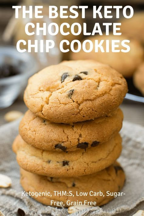 These are the Best Keto Chocolate Chip Cookies in the world! Not only are they awesome, they are ketogenic, low carb, a THM:S fuel, sugar free, and grain free! Best Keto Chocolate Chip Cookies, Single Serve Cookie, Low Carb Chocolate Chip Cookies, Galletas Keto, Keto Cookie Recipes, Postre Keto, Keto Chocolate Chip Cookies, Keto Chocolate Chips, Keto Friendly Desserts