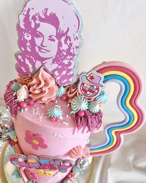 Dolly Parton themed cake for a very special girl who loves Dolly. Custom cakes in Orlando Fl./Tortas personalizadas en Orlando Fl #cakesinorlando #customcakesinorlando #thecitybeautifulcakes #cakeart #orlandofl #dollyparton #dollypartoncake #dollycake Dolly Parton Cake Ideas, Dolly Parton Birthday Cake, Dolly Parton Cake, Dolly Parton Birthday Party, Dolly Parton Birthday, Dolly Party, Ice Cream Birthday Party, Ice Cream Birthday, Take The Cake