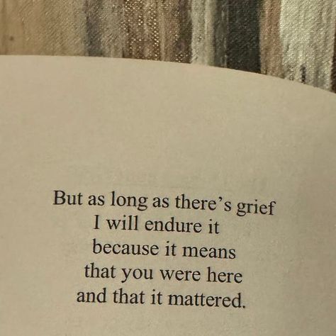 Liz Newman Writer | poetry about grief, mental health, and faith on Instagram: "💔💔💔 (poem from “I Look to the Mourning Sky” available on Amazon)  #liznewman #ilooktothemourningsky #grief #griefawareness #griefandloss #griefisnotlinear #griefislove #griefpoetry #lossofalovedone #inmemory #griefcommunity" Quotes About Losing A Grandfather, Quotes About Grieve, Poems On Memories, Poem About Healing, Grave Stone Quotes, Griefing Your Mom Quotes Short, Griefing Your Sister, Griefing Your Husband Quotes, Memory Quotes Remembering