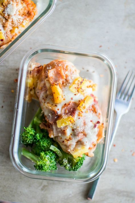 Hawaiian Pizza Chicken Meal Prep Preppy Meals, Ham And Pineapple, Easy High Protein Meals, Pizza Chicken, Meal Prep On Fleek, High Protein Meal, High Protein Meal Prep, Protein Meal, Low Carb Pizza