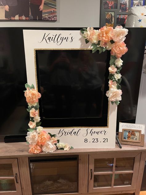 Bridal Shower Selfie Station, Bridal Shower Pictures, Bridal Shower Photo Prop, High School Graduation Party Decorations, Coin Photo, Shower Pics, Party Frame, Diy Floral Decor, Bridal Shower Inspo