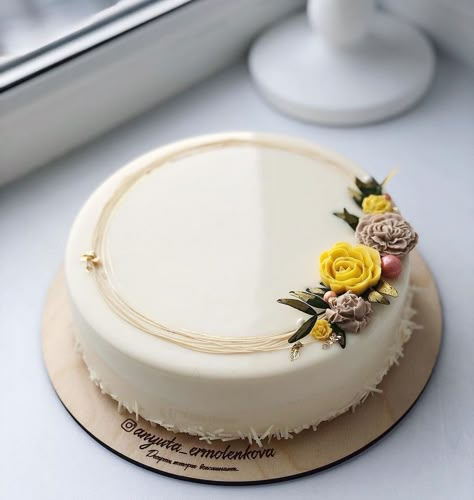 Cake Latest Cake Designs, Elegant Cake Design, Vintage Birthday Cakes, Buttercream Cake Decorating, Beautiful Cake Designs, Elegant Birthday Cakes, Simple Cake Designs, Creative Cake Decorating, Cake Decorating Frosting