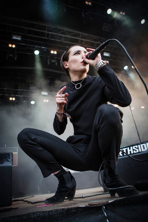 Savages: Post-Punk&Chilliest Band Finds Love Amid the Noise ... Post Grunge Aesthetic, Punk Rock Aesthetic Outfits, Jehnny Beth, Post Punk Aesthetic, Dark Harajuku, Lebanon Hanover, Band Aesthetic, Rock History, Masc Women