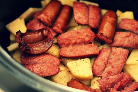 Brats And Potatoes, Bratwurst Recipes Crockpot, Slow Cooker Brats, Brat Recipes, Brats Recipes, Bratwurst Recipes, Camp Meals, Xmas Goodies, Crock Pot Potatoes