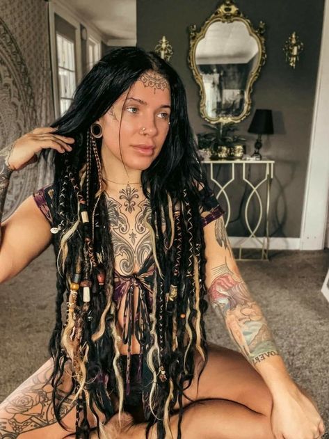 Half Dreadlocks Half Hair, Few Dreads In Hair, Dreaded Hair Women, Hippie Hair Color Ideas, Witchy Hairstyles Curly, Dreads In Short Hair, Dreadlock Extensions Hairstyles, Partial Dreadlock Hairstyles, Decorating Dreadlocks