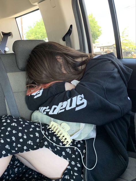 Sleeping In Car, Sleep In Car, Sleeping Pose, Sleep Headphones, Luxury Birthday Gifts, Girl Sleeping, Snap Friends, Uzzlang Girl, Car Girls