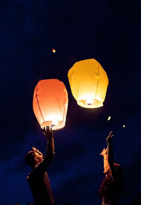 Birthday Lanterns, Lantern Send Off, Wedding Day Pictures, Paper Lanterns Wedding, Floating Lanterns, Lantern Ideas, Day Pictures, Sky Lanterns, Wedding Couple Photos