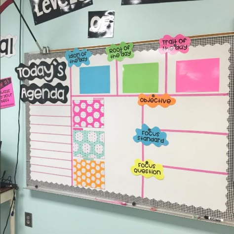 Bulletin Board On White Board, Bulletin Board Lettering Ideas, Class Agenda Board, 5th Grade White Board Organization, White Board Set Up Classroom Decor, Teachers White Board Ideas, Washi Tape Classroom Ideas, Social Studies Bulletin Boards 3rd Grade, 4th Grade White Board Set Up